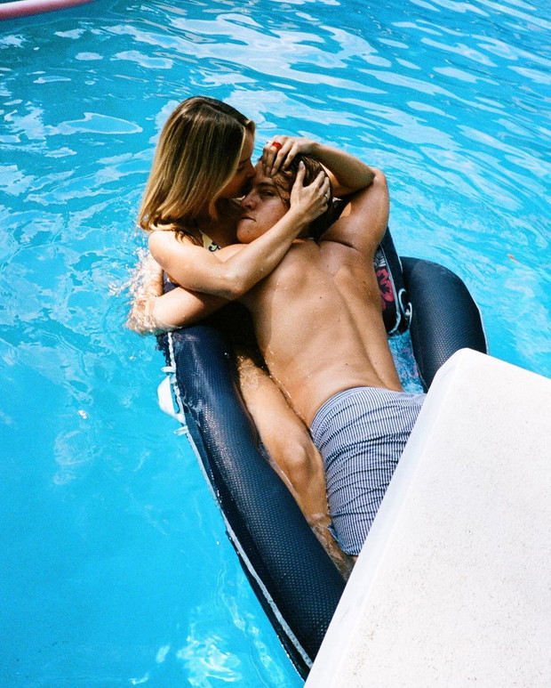 Cole Sprouse i Ari Fouriner