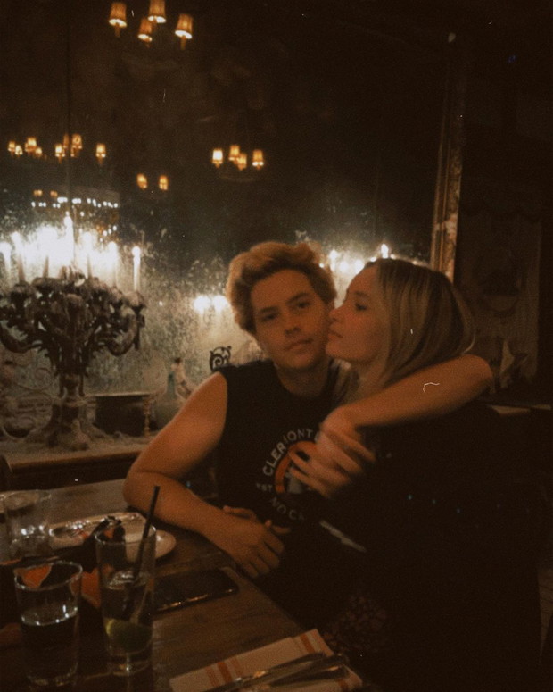 Cole Sprouse i Ari Fournier