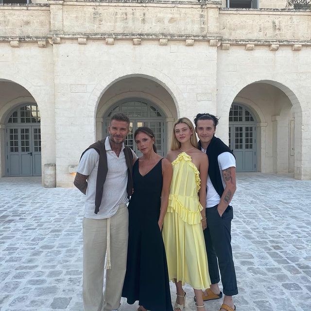 David, Victoria, Nicola i Brooklyn Beckhamowie