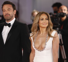 Ślub Jennifer Lopez i Bena Afflecka. Piosenkarka zdradziła szczegóły ceremonii i pokazała suknie ślubne
