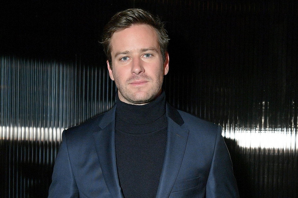 Armie Hammer został konsjerżem w hotelu na Kajmanach?