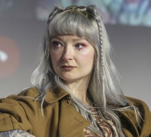 Red Lipstick Monster zamyka markę bee*zee