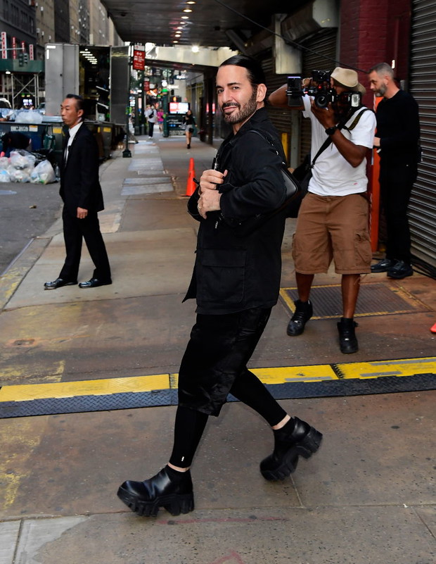 Marc Jacobs na pokazie Fendi na wiosnę-lato 2023 – 25-lecie torebki „Baguette” Fendi