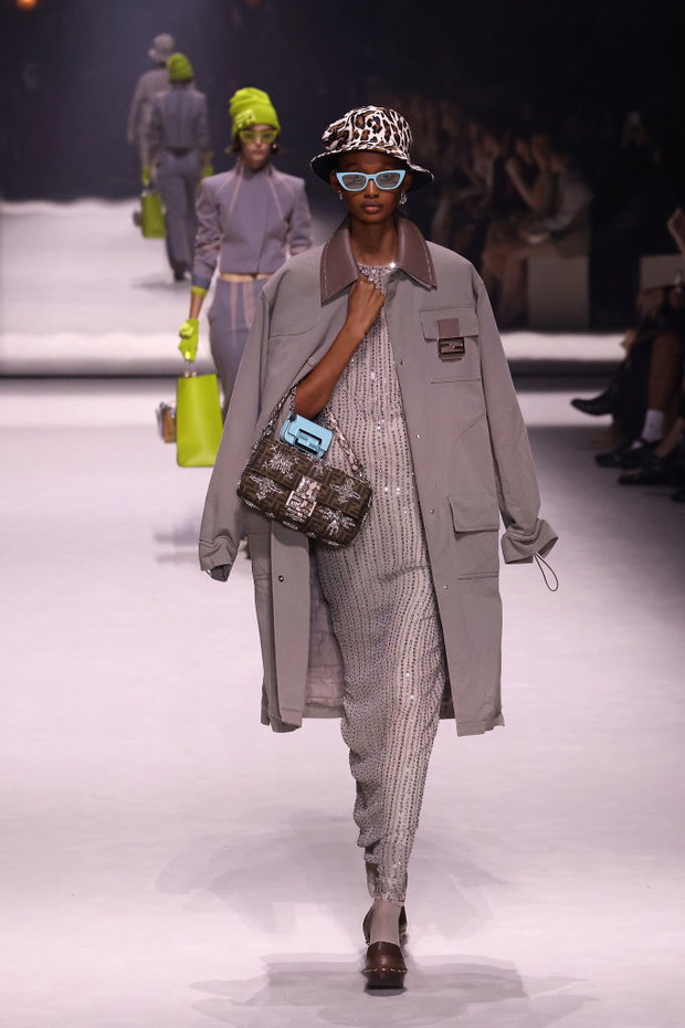 Pokaz Fendi na wiosnę-lato 2023 – 25-lecie torebki „Baguette” Fendi
