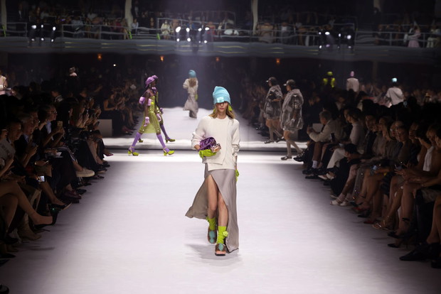 Pokaz Fendi na wiosnę-lato 2023 – 25-lecie torebki „Baguette” Fendi