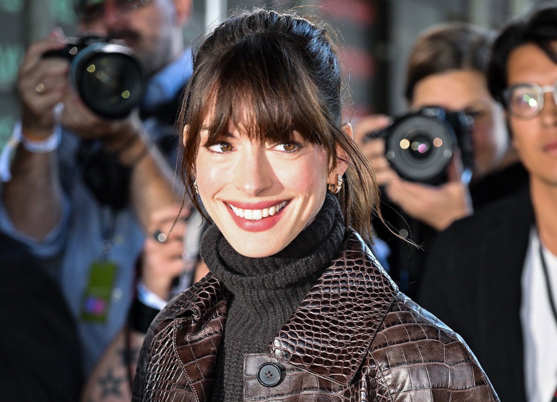 Anne Hathaway odtworzyła look z „Diabeł ubiera się u Prady”. Przypadek? Nie sądzę, skoro miała spotkać się z Anną Wintour