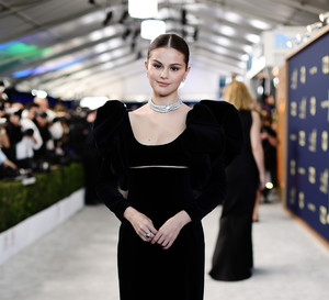 Selena Gomezq