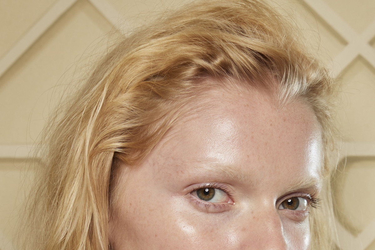 Laminowanie skóry ma dać efekt cery jak tafla wody. To złoty środek między glass skin i glazed donut skin