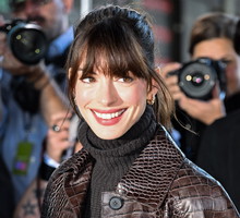 Anne Hathaway odtworzyła look z „Diabeł ubiera się u Prady”. Przypadek? Nie sądzę, skoro miała spotkać się z Anną Wintour