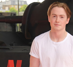 Kit Connor ujawnił, że jest bi w gorzkim wpisie. „Gratuluję, że zmusiliście 18-latka do coming outu”