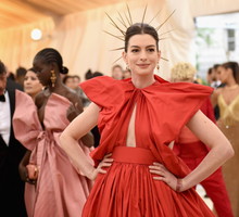 Anne Hathaway zdradziła sekret na temat swojej roli w „Diabeł ubiera się u Prady”. Reakcja fanów – bezcenna!