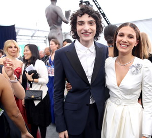 Millie Bobby Brown i Finn Wolfhard