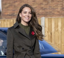 Ciepła sukienka do pracy? Idealny model znalazła w sieciówce Kate Middleton. Mamy też kilka innych propozycji