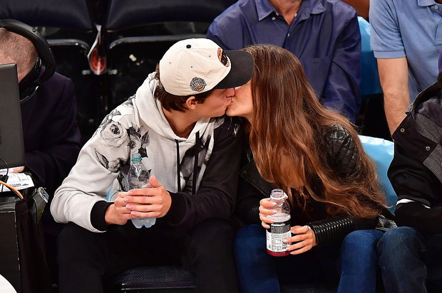 Ansel Elgort i Violetta Komyshan