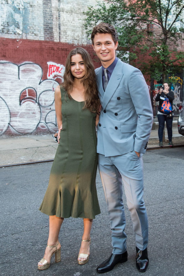 Ansel Elgort i Violetta Komyshan