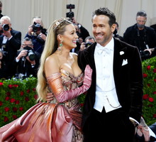 Ryan Reynolds przygotował niespodziankę z okazji 35. urodzin Blake Lively. To prezent dla niej? Czy może bardziej dla nas?
