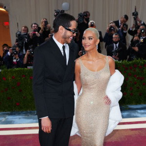 Met Gala 2022 stylizacje gwiazd: Kim Kardashian i Pete Davidson