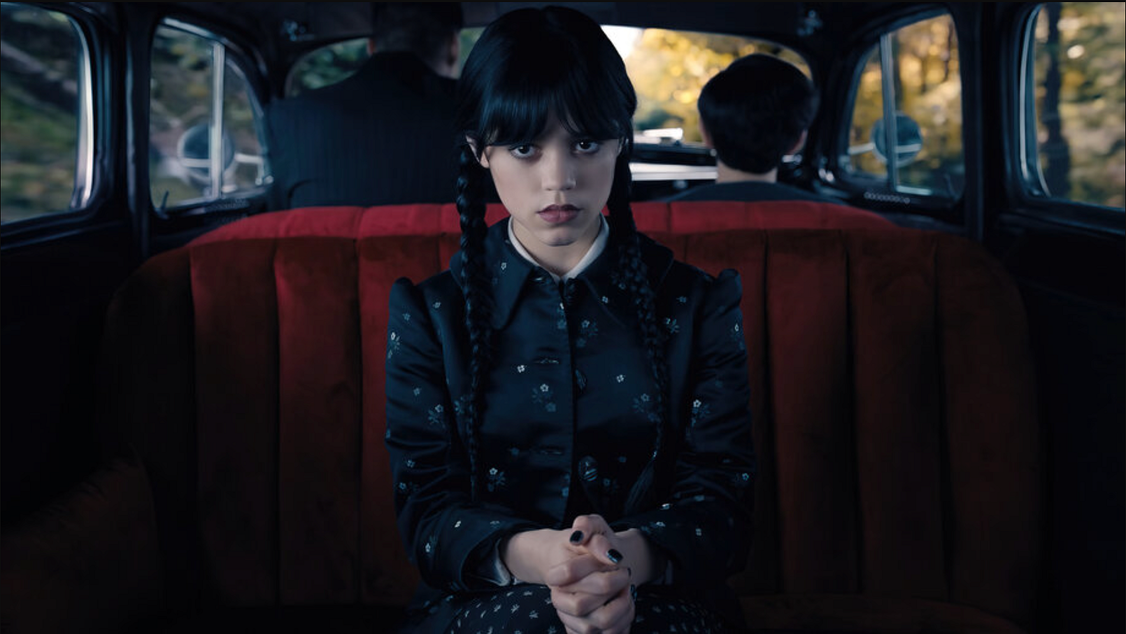 Usta Wednesday Addams zapoczątkowały nowy trend w makijażu. Do odtworzenia efektu z planu filmowego wystarczą dwa kosmetyki