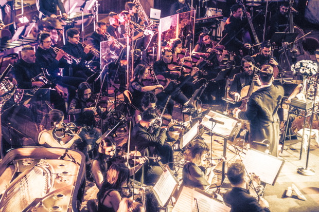 Orkiestra, chór i gołe stopy. Byłem na koncercie Sanah w Filharmonii Narodowej i oto, co o tym myślę RELACJA, ZDJĘCIA