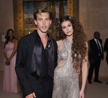 Kaia Gerber na zmysłowym zdjęciu z chłopakiem Austinem Butlerem. Można byłoby nie zorientować się, że to ona gdyby nie jeden drobny szczegół