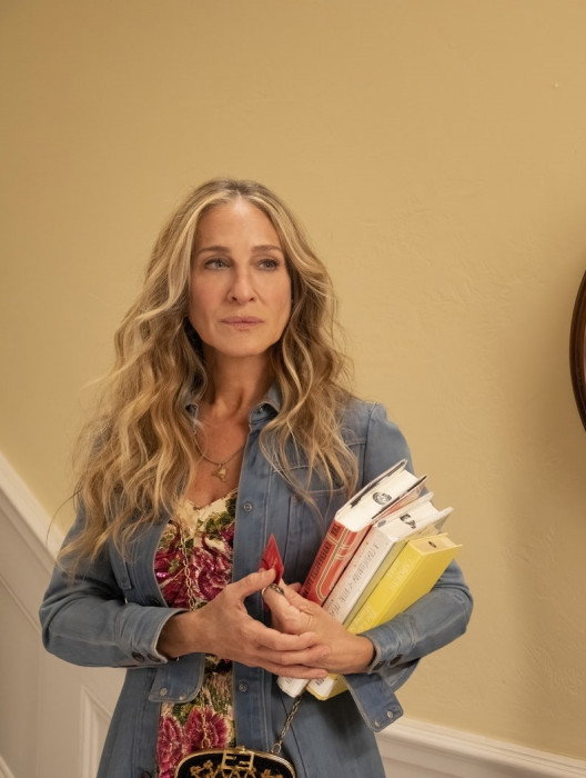 Jakie książki wypożyczyła z biblioteki Carrie Bradshaw Sprawdź, co czyta bohaterka „I tak po prostu”!