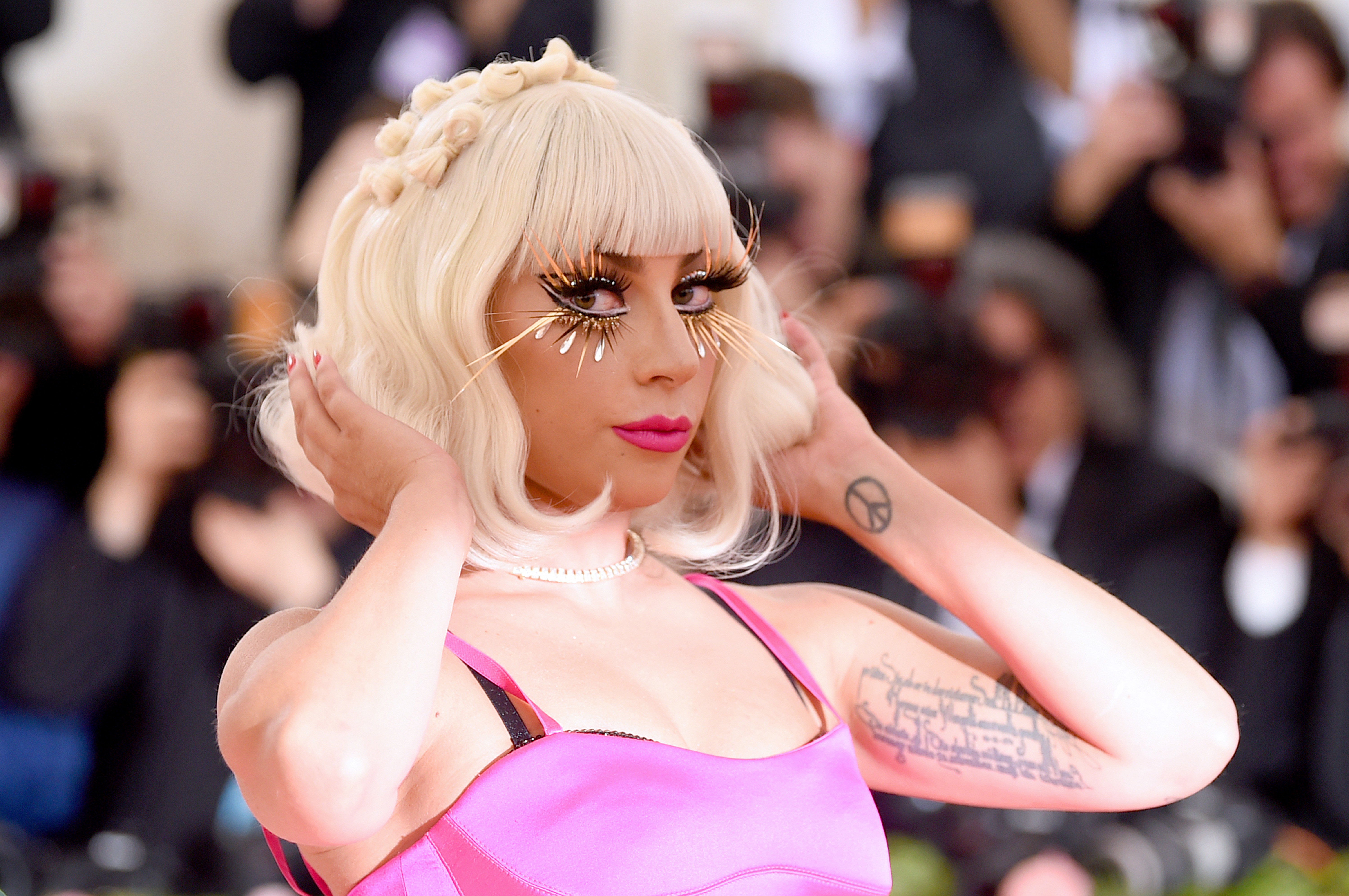 Pierwsze zdjęcia Lady Gagi z planu filmu „Joker 2” obiegły internet. Stworzyła je sztuczna inteligencja