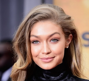 Od tego kosmetyku zaczyna się pielęgnacja Gigi Hadid. Jej apteczny ulubieniec staje się ratunkiem nawet po całym dniu na planie
