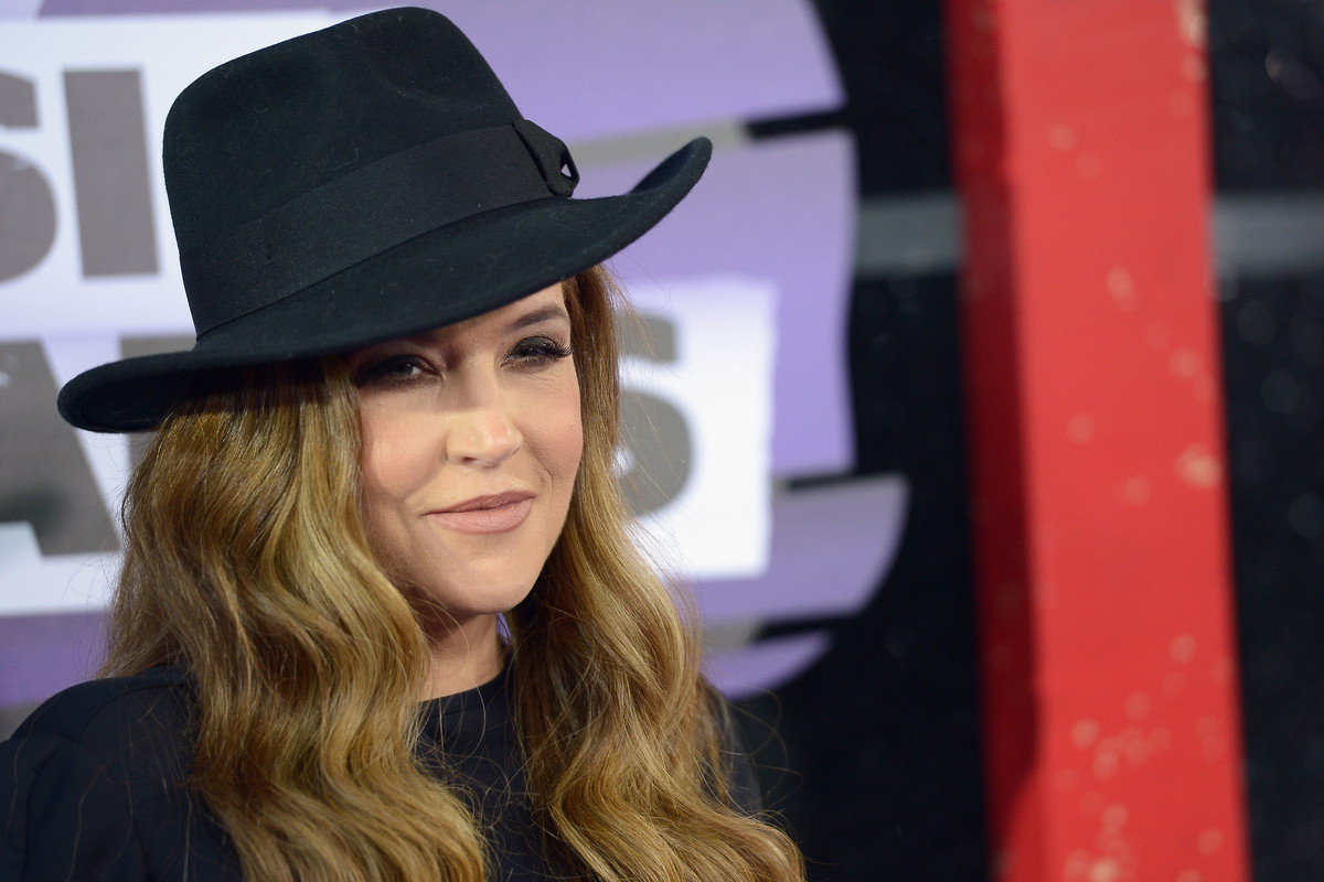 Lisa Marie Presley osierociła nastoletnie córki. Bliźniaczki Harper i Finley to małe kopie ich sławnego dziadka, Elvisa Presleya