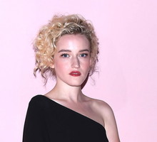 Julia Garner zagra Madonnę