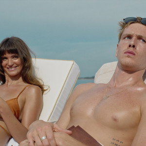 „W trójkącie”: luksusowy rejs, od którego robi się niedobrze. Co wiemy o rewelacyjnym filmie Rubena Östlunda z Woodym Harrelsonem?