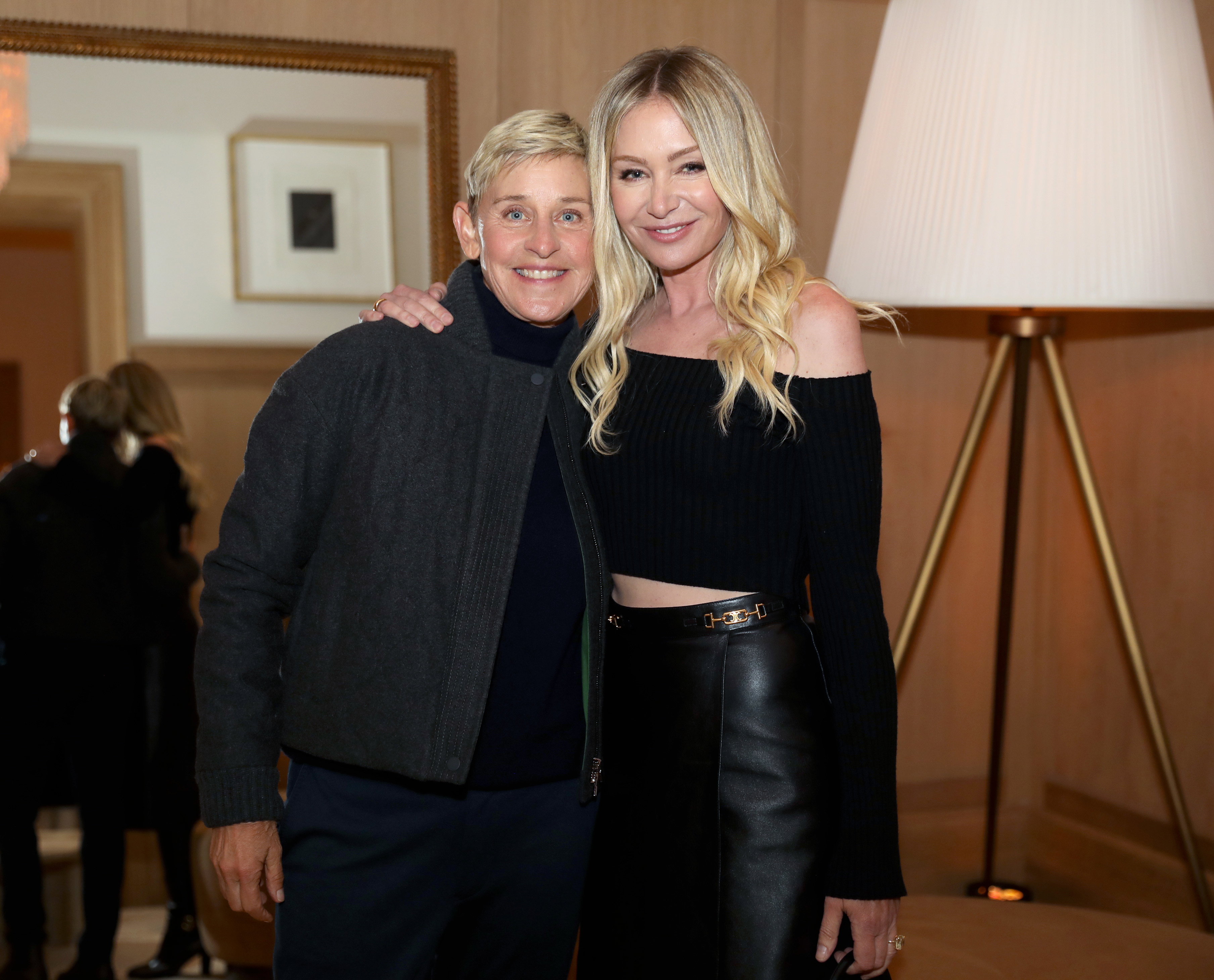Ellen DeGeneres i Portia de Rossi odnowiły przysięgę małżeńską. Rolę urzędniczki pełna Kris Jenner [WIDEO]