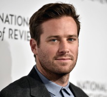 Armie Hammer oskarżony o gwałt. Sequel „Tamte dni, tamte noce” wisi na włosku?