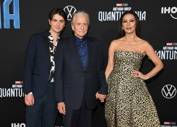 Dylan Michael Douglas, Michael Douglas i Catherine Zeta-Jones na czerwonym dywanie