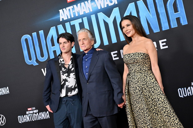 Dylan Michael Douglas, Michael Douglas i Catherine Zeta-Jones na czerwonym dywanie