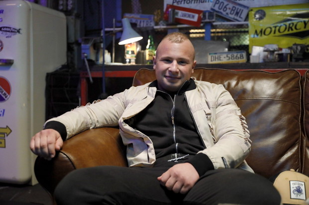 Mateusz Murański na planie zdjęciowym filmu „Asymetria”