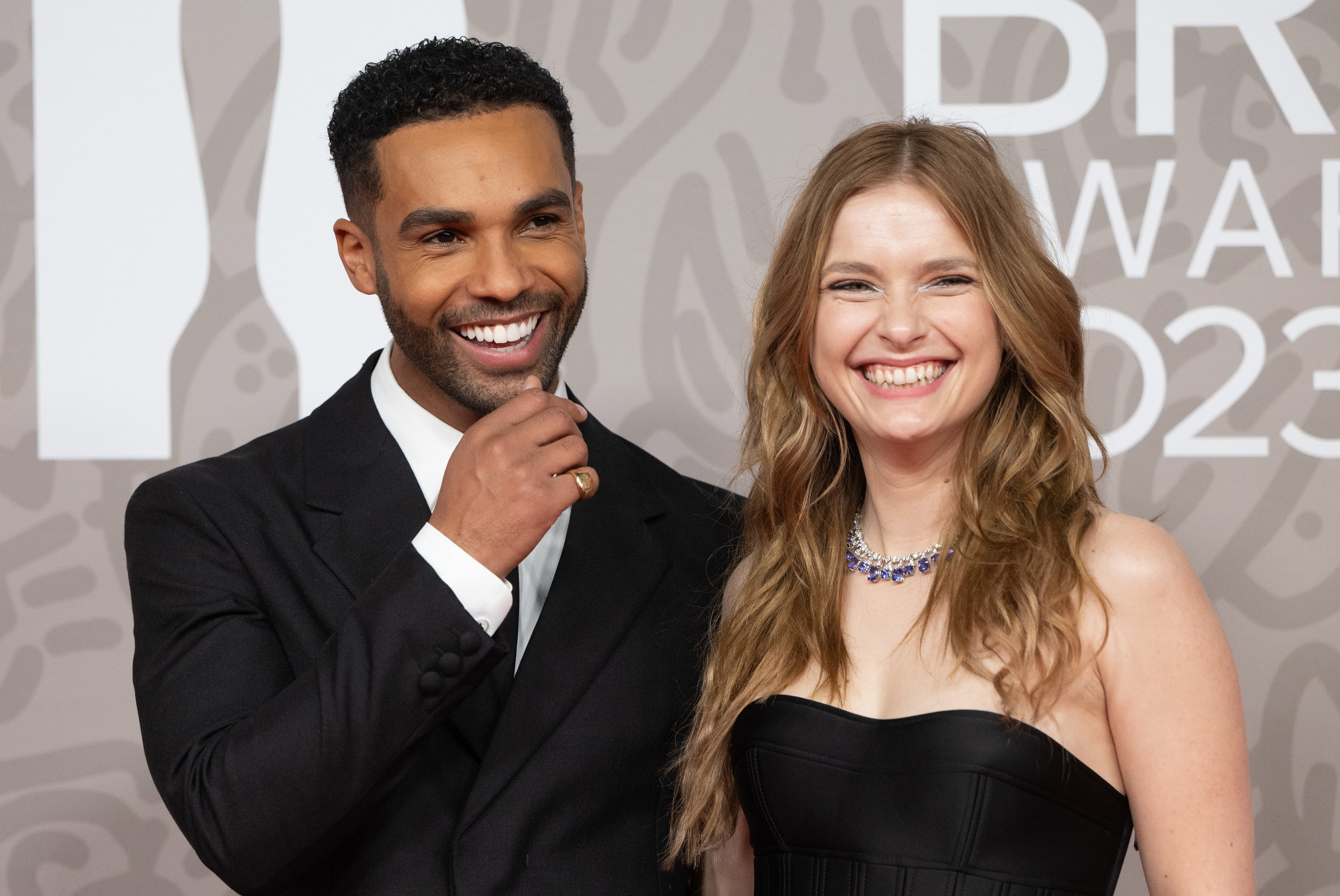 Lucien Laviscount i Camille Razat