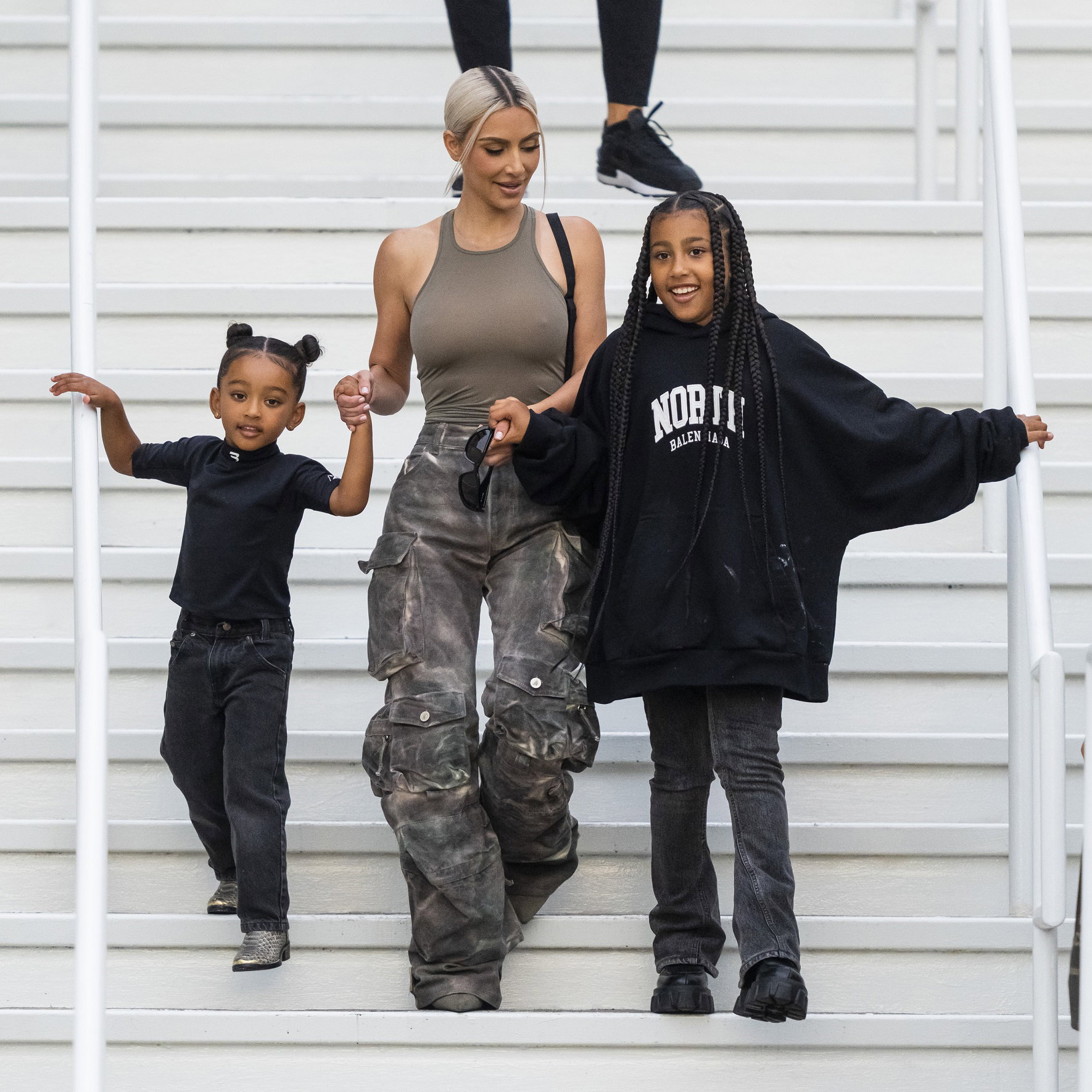 Tutorial makijażowy North West ma prawie 5 milionów wyświetleń. 9-letnia influencerka w 7 sekund pokazuje go krok po kroku