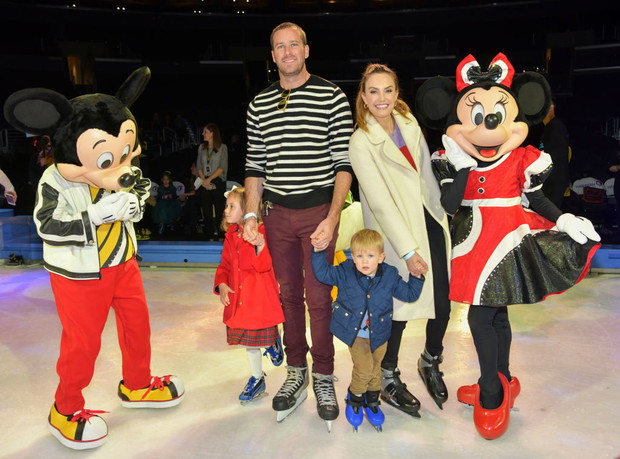 Elizabeth Chambers i Armie Hammer z dziećmi