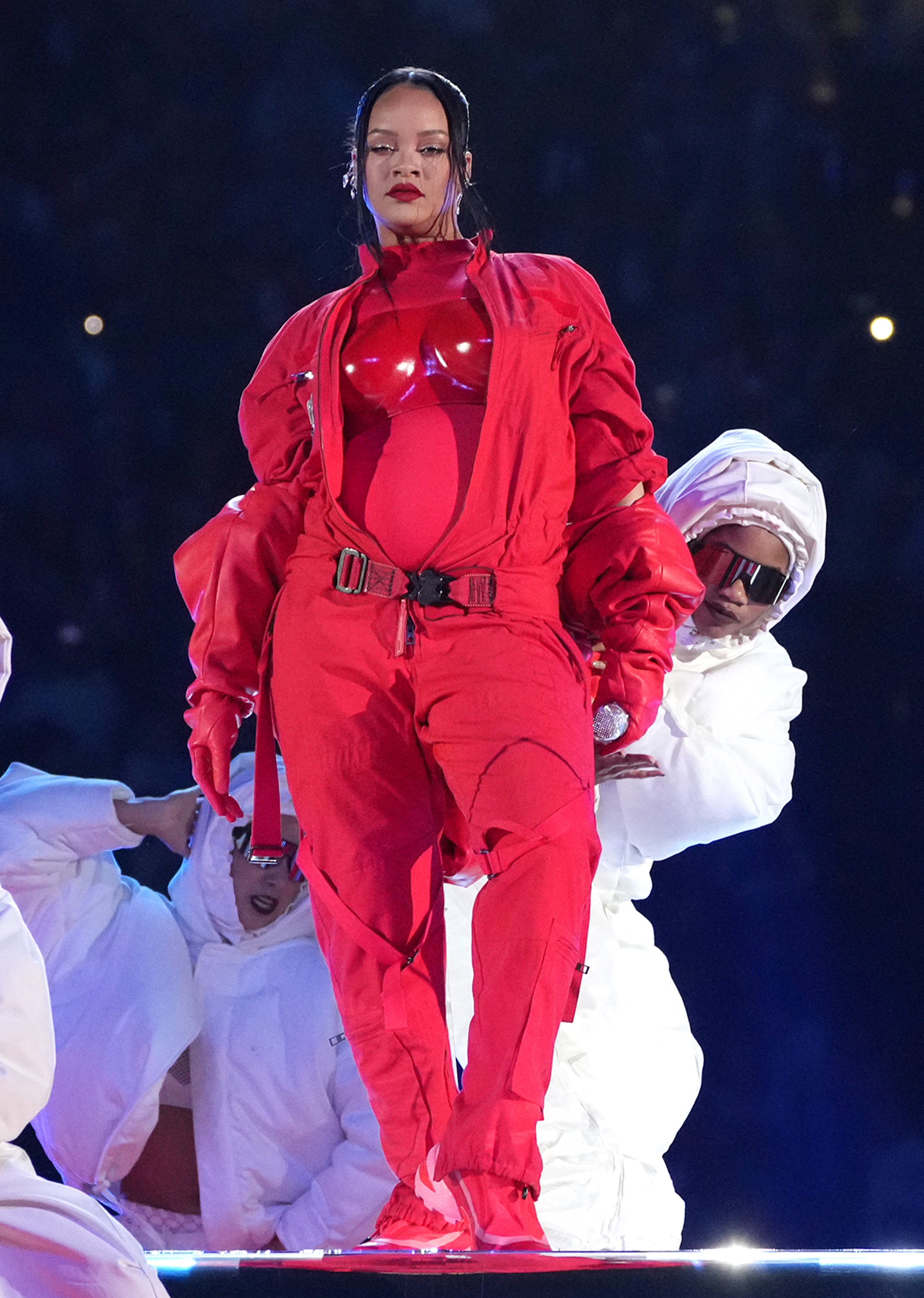 Zachwytom nad jej występem na Super Bowl nie ma końca. I wcale nie mamy tu na myśli Rihanny. Mowa o Justinie Miles, która tłumaczyła show Barbadoski na język migowy.