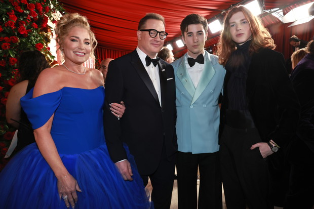 Brendan Fraser z Jeanne Moore i synami Holdenem Fraserem i Lelandem Fraserem