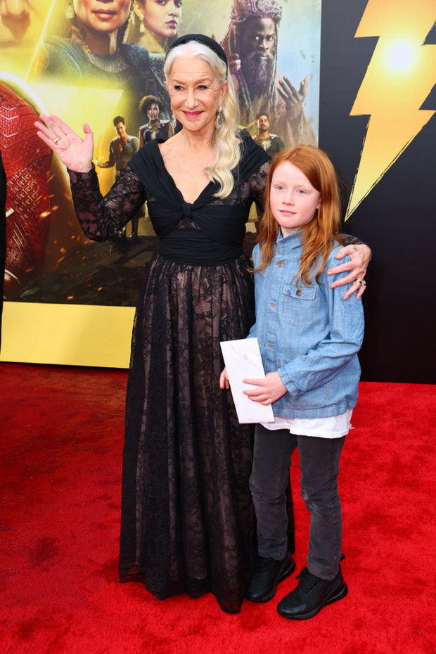 Helen Mirren z wnukiem na czerwonym dywanie