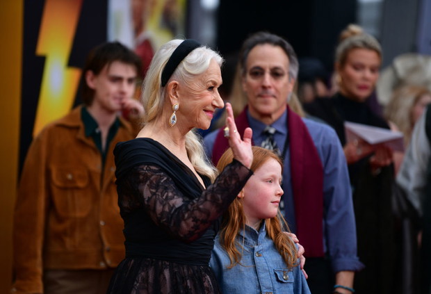Helen Mirren z wnukiem na czerwonym dywanie