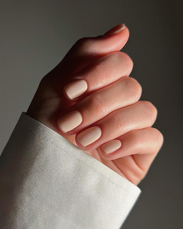 Oat flat white nails