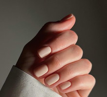 Oat flat white nails