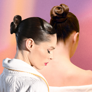 Modne fryzury na wiosnę 2023: rose bun