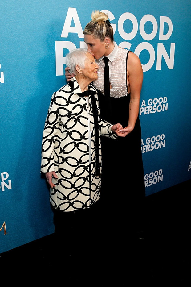 Florence Pugh i Pat Mackin