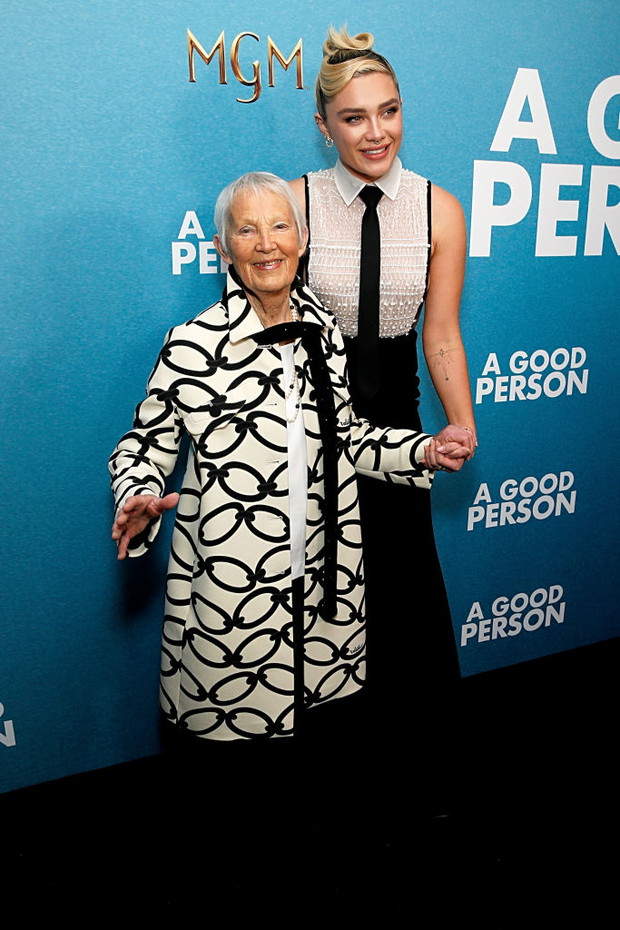 Florence Pugh i Pat Mackin