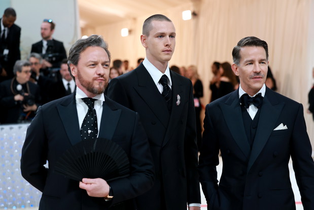James McAvoy, Harris Dickinson i Simon Holloway