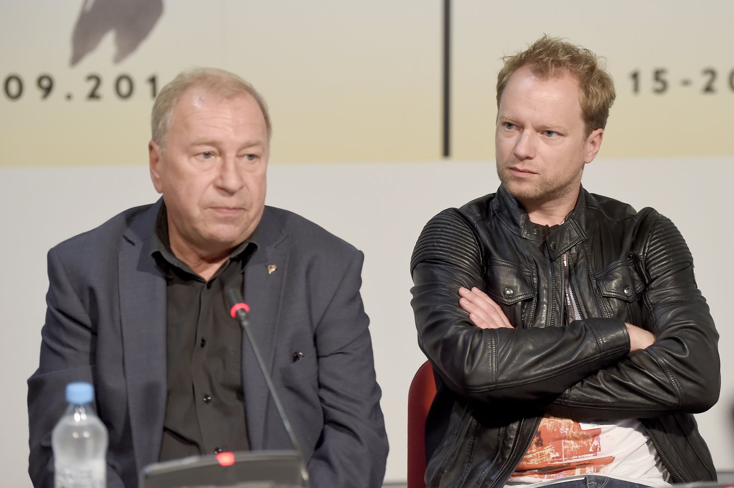 Maciej Stuhr przekazał niepokojące wieści o stanie zdrowia ojca. Jerzy Stuhr przebywa na OIOM-ie
