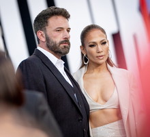 Ben Affleck i Jennifer Lopez na premierze dilmu "The Mother" w Los Angeles